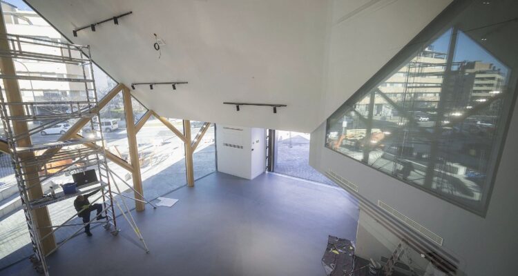 Espacio común del nuevo centro cultural con biblioteca de Montecarmelo