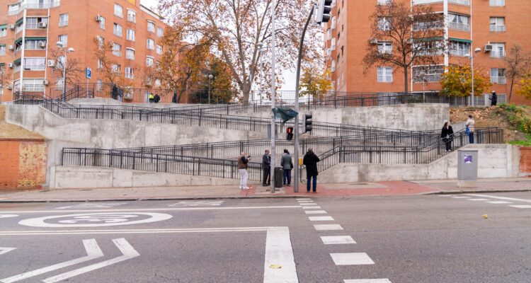 Espacio renovado y accesible para acceso a la Colonia de Vallecas