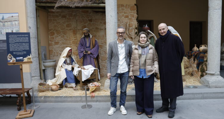 Rivera de la Cruz visita la exposición de belenes del Museo de San Isidro