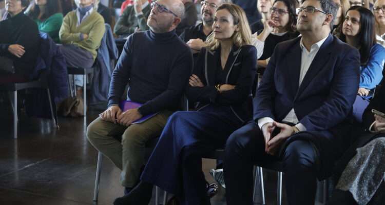 El delegado de Políticas Sociales, Familia e Igualdad, José Fernández durante la jornada ‘Nuevos Retos sobre el Sinhogarismo en Madrid’