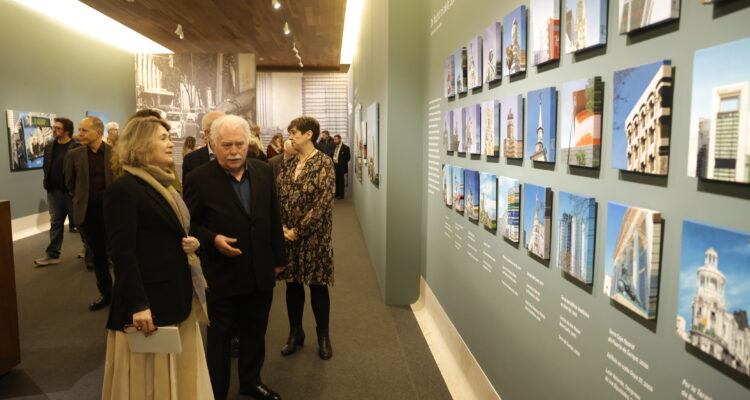 Rivera de la Cruz inaugura la exposición 'Naturaleza de asfalto. Madrid hiperrealista'