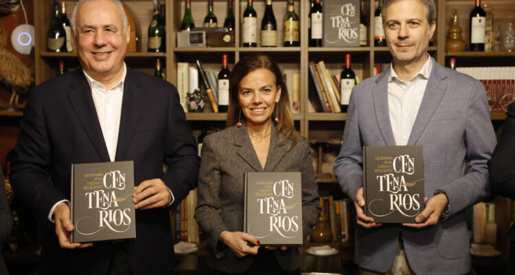 La concejala delegada de Turismo, Almudena Maíllo, en la presentación del libro' Gastronomía de las tabernas y restaurantes centenarios de Madrid'