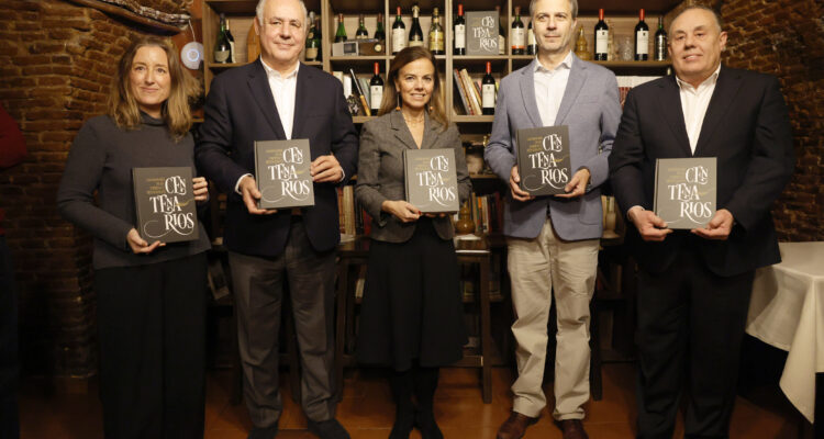 La concejala delegada de Turismo, Almudena Maíllo, en la presentación del libro' Gastronomía de las tabernas y restaurantes centenarios de Madrid'