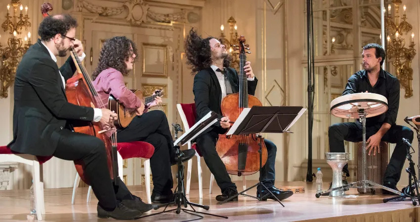 Conjunto musical dirigido por el fundador y director de Accademia de Piacere, Fahmi Alqhai