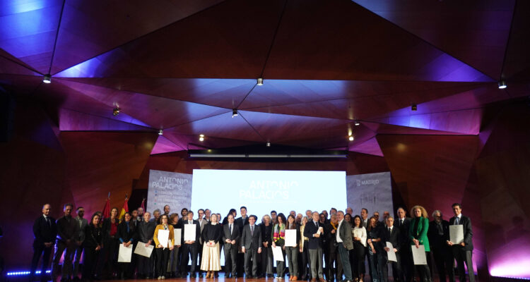 Foto de familia de los galardonados en esta primera edición de los Premios Antonio Palacios