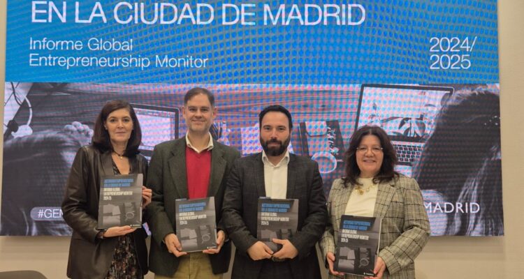 El concejal delegado de Innovación y Emprendimiento, Ángel Niño, durante su participación en una mesa redonda sobre el impacto de las políticas públicas en el ecosistema emprendedor de la ciudad de Madrid