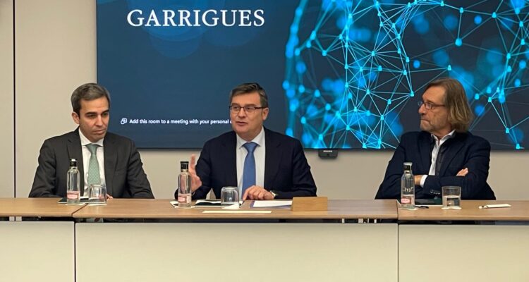 El delegado de Políticas de Vivienda y presidente de la Empresa Municipal de la Vivienda y Suelo de Madrid (EMVS Madrid), Álvaro González, en el Foro Urban by Ciare