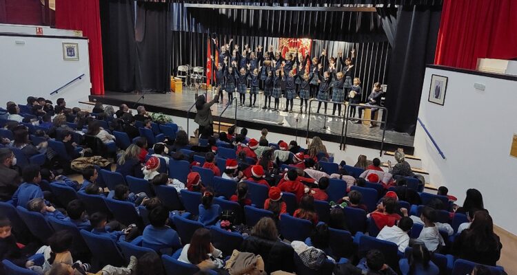 Certamen escolar de villancicos en Moratalaz