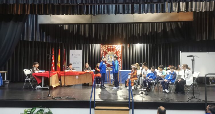 premios a los trabajos ganadores del VII Certamen Escolar de la Constitución Española de 1978