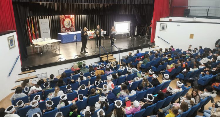 premios a los trabajos ganadores del VII Certamen Escolar de la Constitución Española de 1978