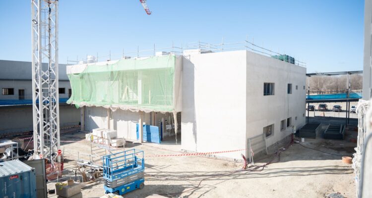 Proceso de las obras de la nueva factoría industrial que el Ayuntamiento está construyendo en el polígono La Atalayuela, en Villa de Vallecas