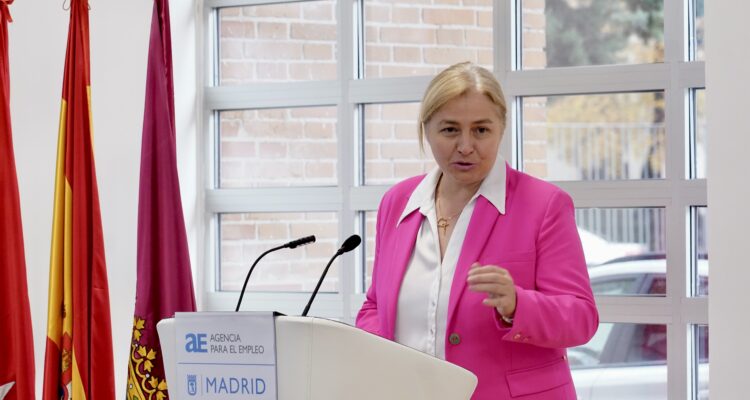 Sanz durante su intervención en el acto de entrega de diplomas