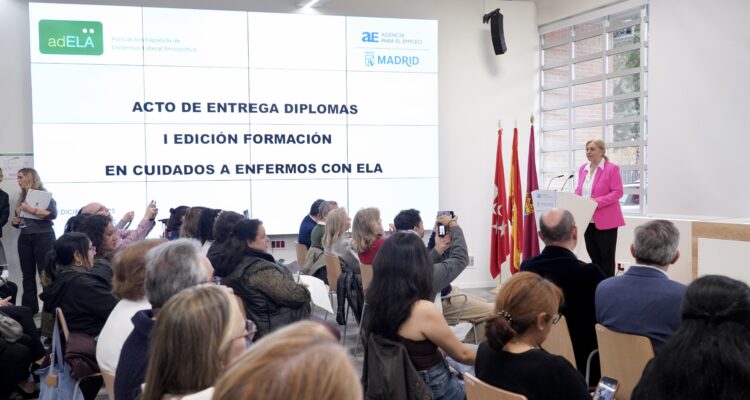Sanz durante su intervención en la entrega de diplomas