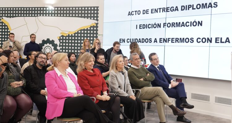 Sanz e Hidalgo durante el acto de entrega de los diplomas de esta primera edición