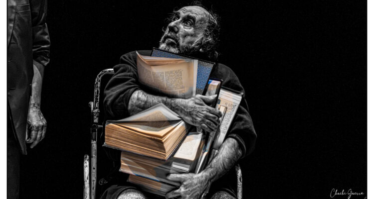 Escena de la obra 'Todos los ángeles alzaron el vuelo', de la compañía La Zaranda. Imagen de Chuchi Guerra.