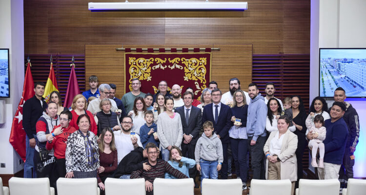 Acto de entrega de llaves a los adjudicatarios de 90 pisos en Cañaveral 6