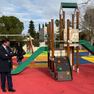 Martínez Páramo en la zona de juego infantil de Tres Olivos