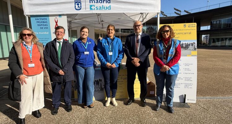 El concejal de Fuencarral-El Pardo y los trabajadores de Madrid Salud