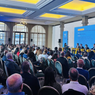 El delegado de Políticas de Vivienda y presidente de EMVS Madrid, Álvaro González, en la mesa redonda ‘Un nuevo marco normativo para el acceso a la vivienda’ celebrada en el I Congreso de Vivienda de Canarias