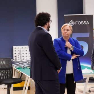 La vicealcaldesa, Inma Sanz, acompañada del concejal delegado de Innovación y Emprendimiento, Ángel Niño, visita la sede de Fossa Systems