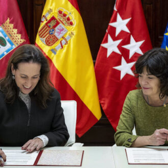 Inmaculada Sánchez-Cervera y María del Carmen Sánchez en la firma del convenio de hoy