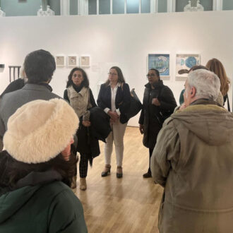 la concejala de Arganzuela durante la presentación de la exposición