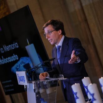 Almedia durante el acto por el Día Internacional en Memoria de las Víctimas del Holocausto