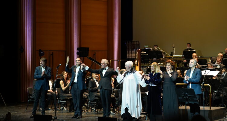 Rivera de la Cruz asiste al Concierto benéfico de Reyes protagonizado por Mocedades y la Banda Sinfónica Municipal