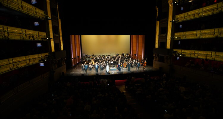 Rivera de la Cruz asiste al Concierto benéfico de Reyes protagonizado por Mocedades y la Banda Sinfónica Municipal