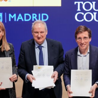 Almeida firma memorándum de entendimiento entre Ayuntamiento, Ministerio de Industria y Turismo y WTTC