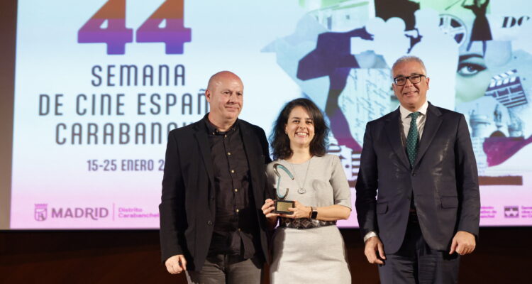 Irene Jiménez y David Sequera con Carlos Izquierdo