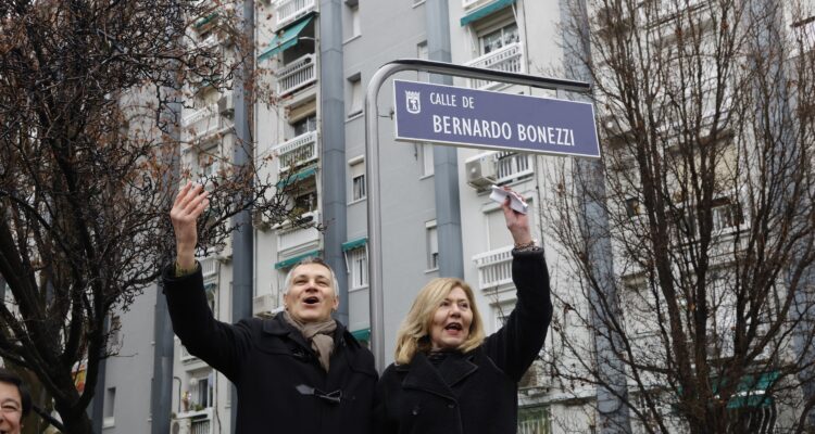Familiares y amigos del músico Bernardo Bonezzi