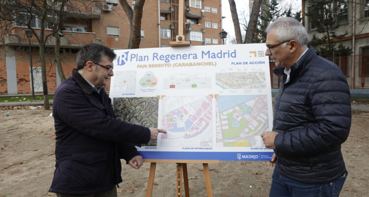 González e Izquierdo durante la presentación del Plan Regenera