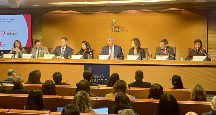 La concejala delegada de Turismo, Almudena Maíllo, durante la presentación de FITUR 2026