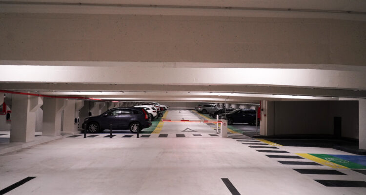 Imagen del interior del hub de movilidad sostenible de plaza de Santa Anta