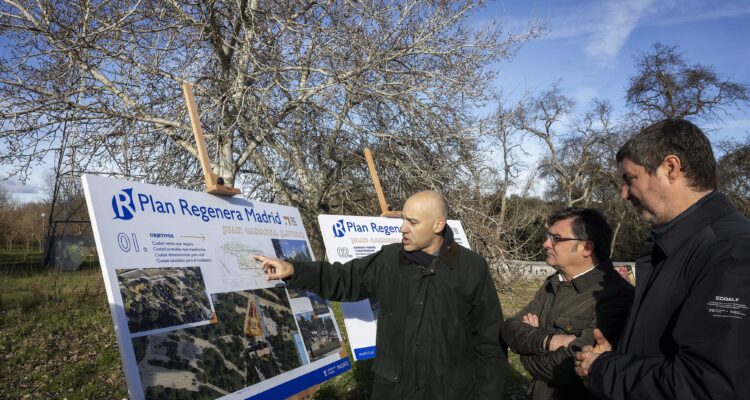Momento de la presentación de la regeneración del parque de Juan Carmona 'Habichuela'