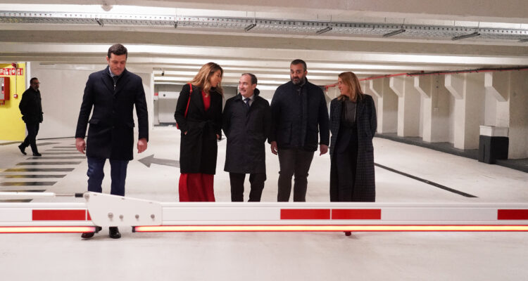 Momento de la visita al hub de movilidad sostenible de plaza de Santa Ana