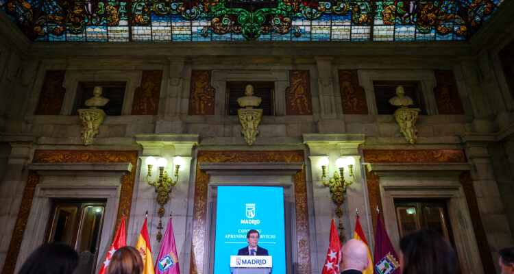 Almeida firma un convenio con 12 universidades para impulsar proyectos de aprendizaje-servicio