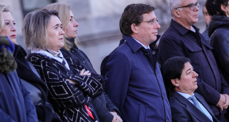 Minuto de silencio por las víctimas del accidente ferroviario en Adamuz