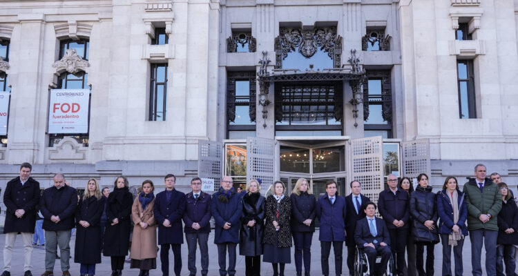 Minuto de silencio por las víctimas del accidente ferroviario en Adamuz