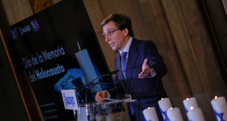 Almedia durante el acto por el Día Internacional en Memoria de las Víctimas del Holocausto