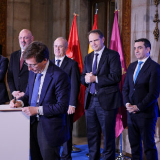 Almeida firma un convenio con 12 universidades para impulsar proyectos de aprendizaje-servicio