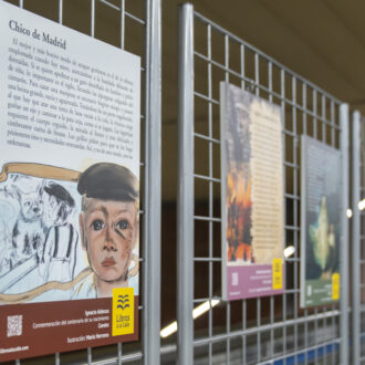 Lámina con un extracto del cuento 'Chico de Madrid', del escritor Ignacio Aldecoa, en conmemoración del centenario de su nacimiento. Campaña 'Libros a la calle'