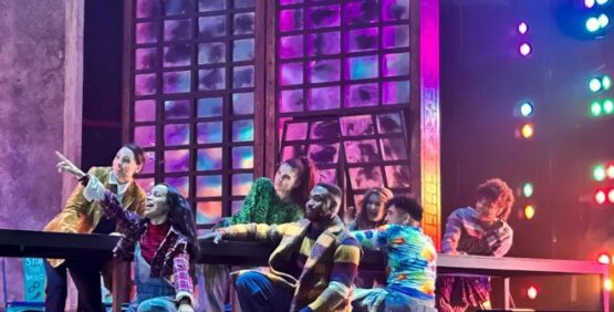 Unos actores sobre un escenario