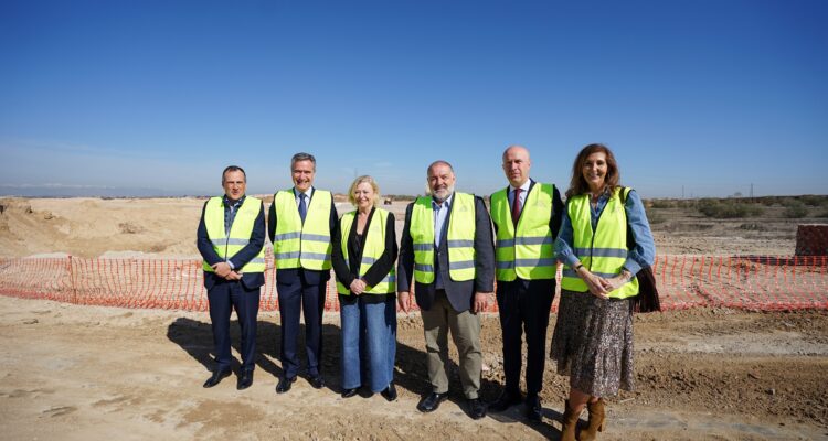 García Romero visita las obras de urbanización de Los Cerros