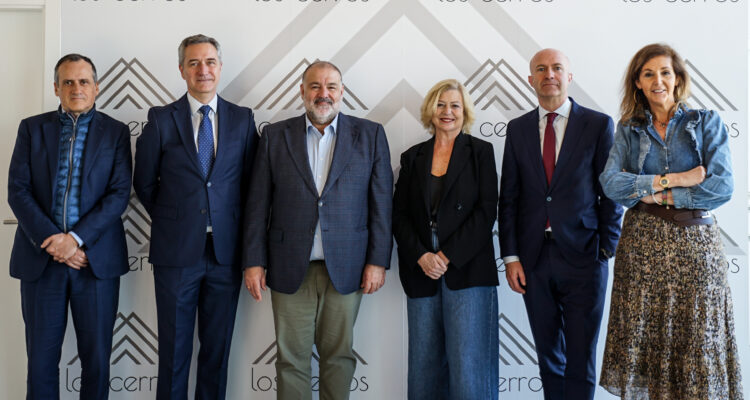 García Romero visita las obras de urbanización de Los Cerros