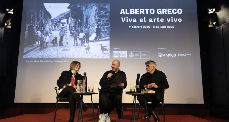 Rivera de la Cruz en la presentación de la exposición retrospectiva sobre Alberto Greco