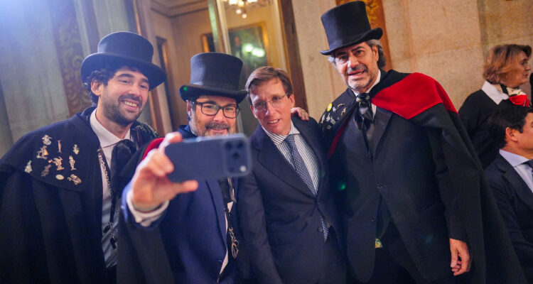 Almeida durante la recepción