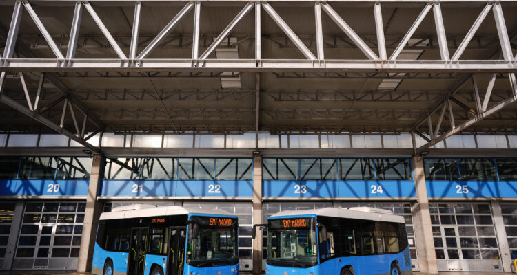 Autobuses de EMT Madrid que funcionarán como oficinas móviles en la Diputación de Toledo