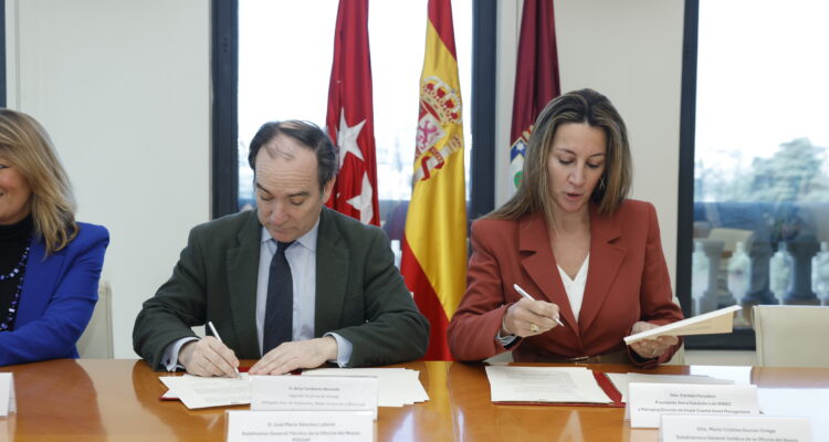 Carabante y Panero en momento de la firma del convenio